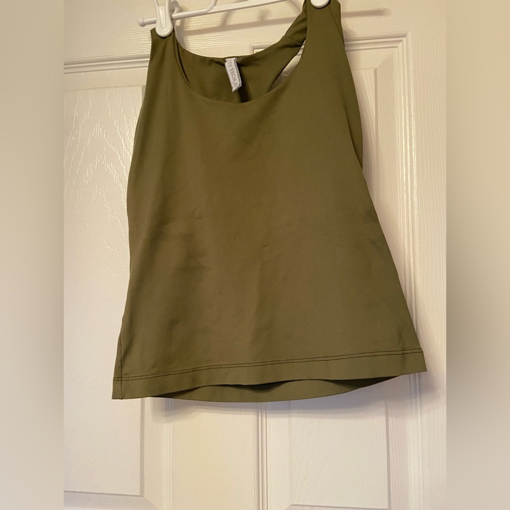 EUC NY TECH Olive Green Athletic Workout Shirt w/ Bra Support